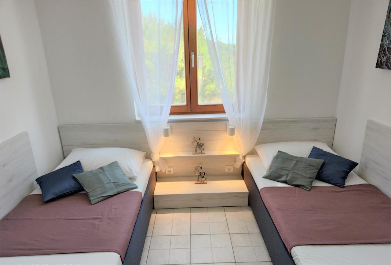 Apartments Riba Вис Номер фото